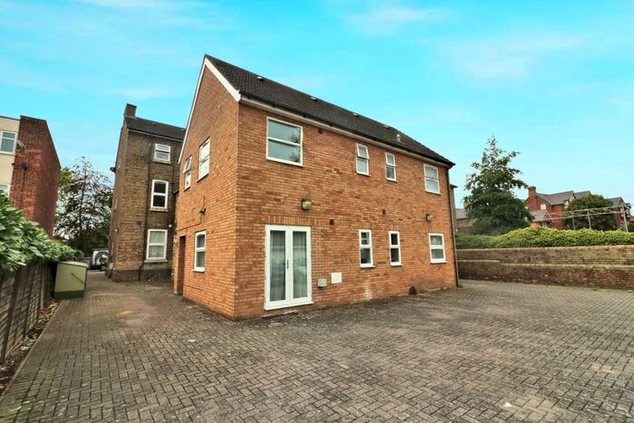 1 Bedroom Flat To Rent In Ashburnham Road, Bedford, MK40