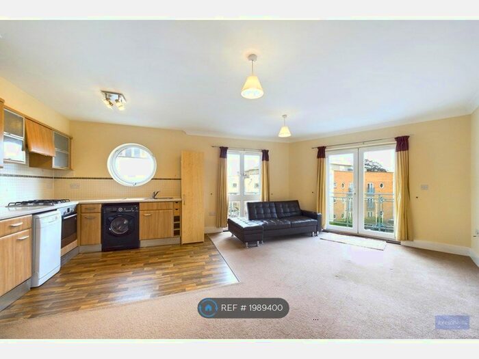 2 Bedroom Flat To Rent In Bridgewharf, Chertsey, KT16