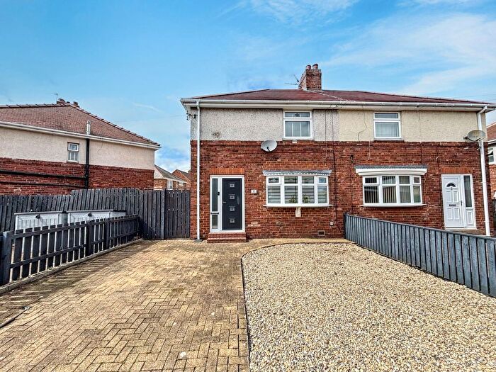 3 Bedroom Semi-Detached House For Sale In Queens Drive, Sunniside, Newcastle Upon Tyne, NE16