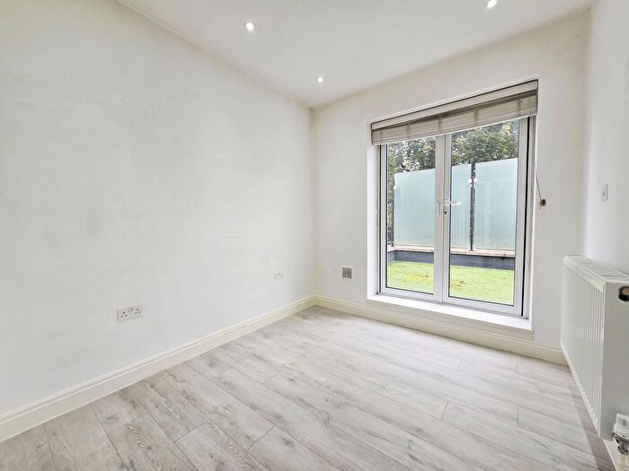 3 Bedroom Flat To Rent In Kings Road, Wimbledon, SW19