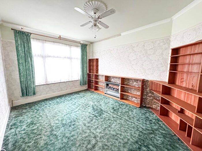 3 Bedroom Terraced House For Sale In Meadow Road, Gravesend, Kent, DA11