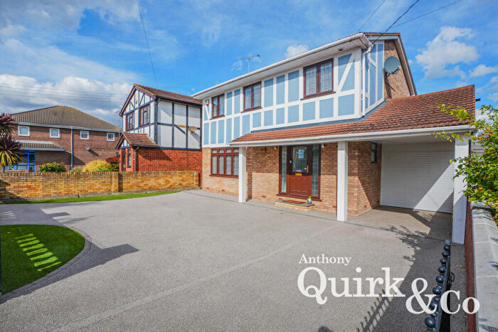 4 Bedroom Detached House For Sale In Long Road, Canvey Island, SS8