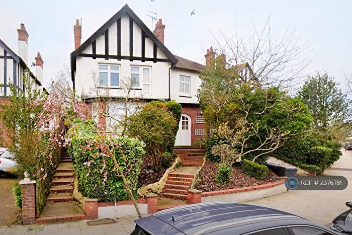 2 Bedroom Flat To Rent In Creighton Avenue, London, N10