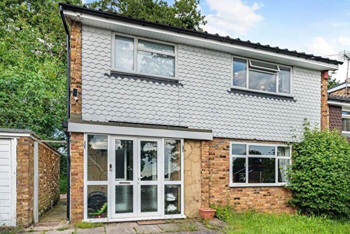 3 Bedroom House For Sale In Sequoia Park, Hatch End, Pinner, HA5