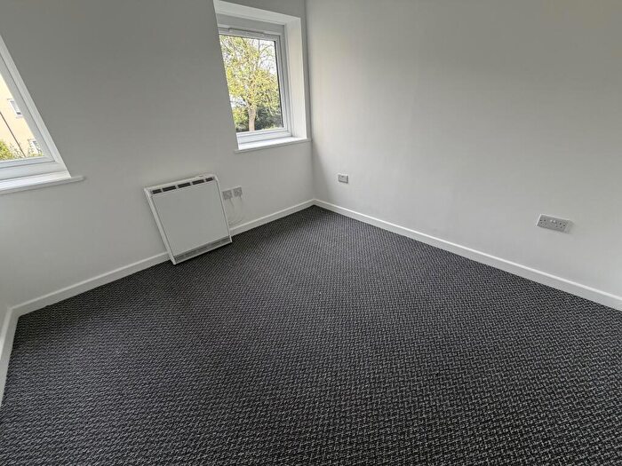 1 Bedroom Flat To Rent In Rowantree Drive, Bradford, BD10
