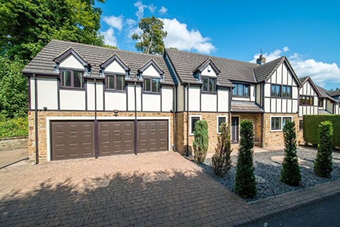 5 Bedroom Detached House For Sale In Woodlands Close, Apperley Bridge, West Yorkshire, BD10