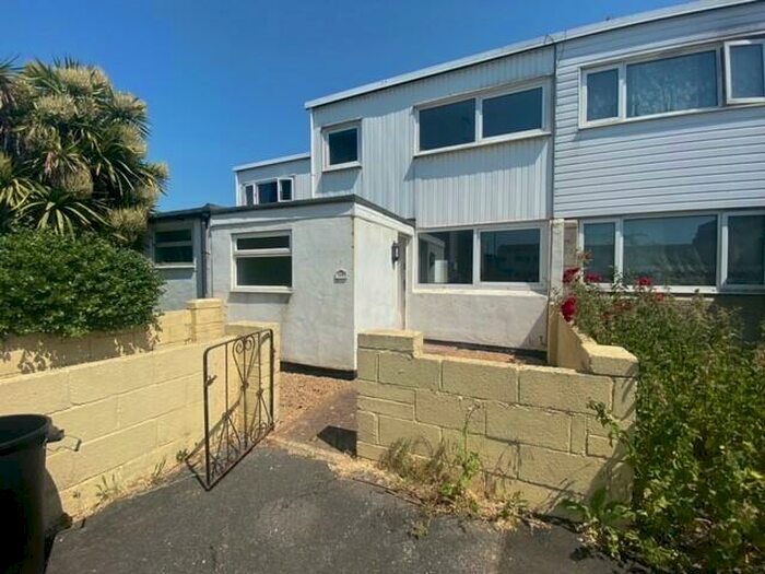 3 Bedroom End Of Terrace House To Rent In Holly Court, PO22