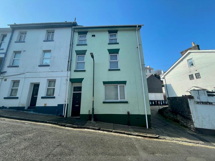 2 Bedroom Flat To Rent In Melville Street, Torquay, TQ2