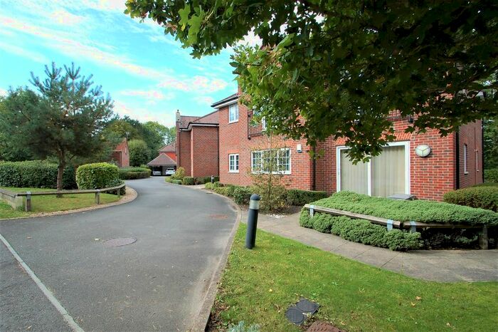 2 Bedroom Flat To Rent In The Causeway, Petersfield, GU31