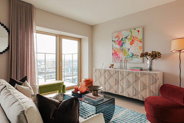 2 Bedroom Apartment For Sale In Starboard Way, London, E16