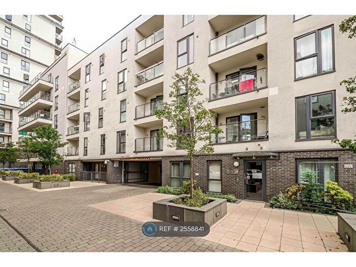 2 Bedroom Flat To Rent In Bradfield House, Woking, GU22