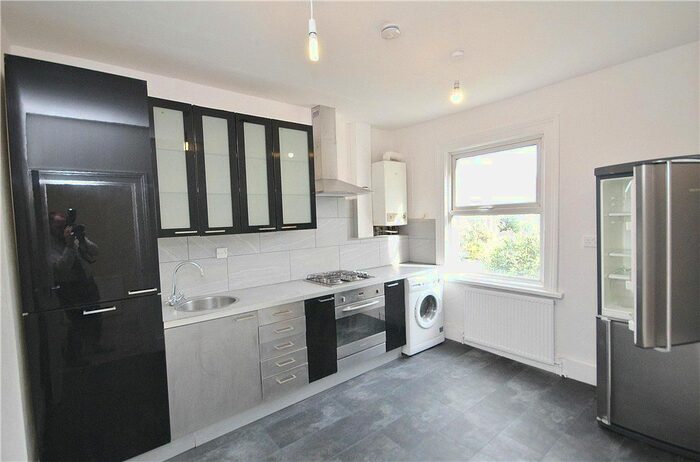 2 Bedroom Flat To Rent In Dagnall Park, London, SE25