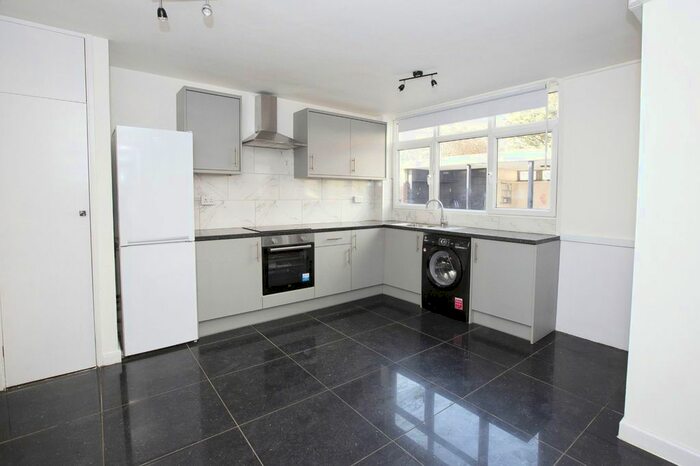 4 Bedroom Flat To Rent In Halyard House, Manchester Road, London, E14