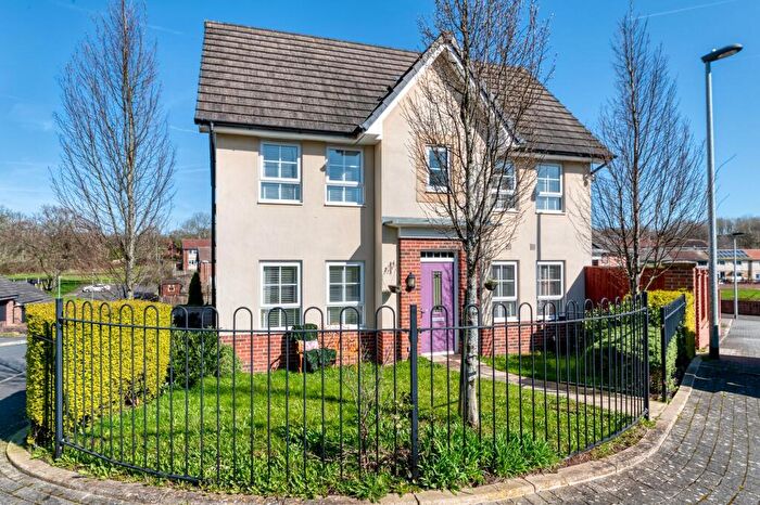 3 Bedroom Semi Detached House For Sale In Pudding Lane, Hyde, SK14