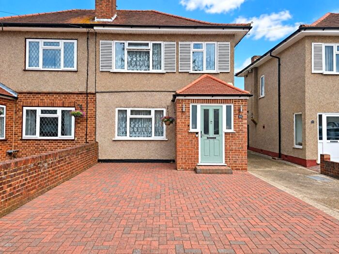 3 Bedroom Semi-detached House For Sale In Grosvenor Avenue, Hayes, Greater London, UB4
