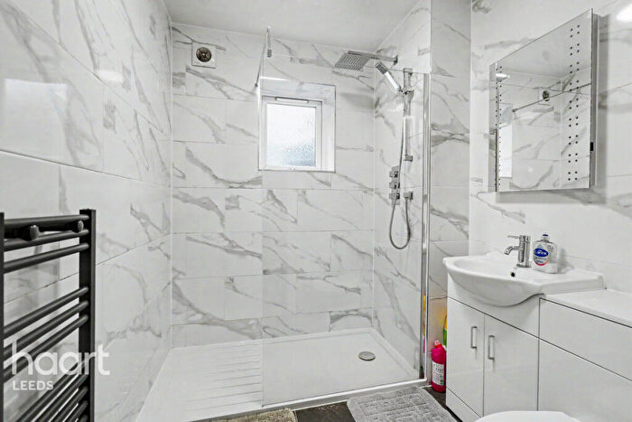 2 Bedroom Apartment For Sale In Scott Hall Way, Leeds, LS7