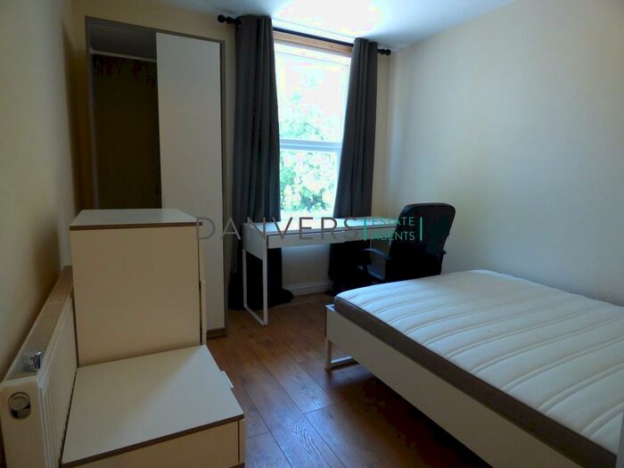 4 Bedroom Semi-Detached House To Rent In Winchester Avenue, Leicester, LE3