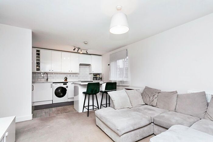 2 Bedroom Flat For Sale In Addington Avenue, Milton Keynes, Buckinghamshire, MK12