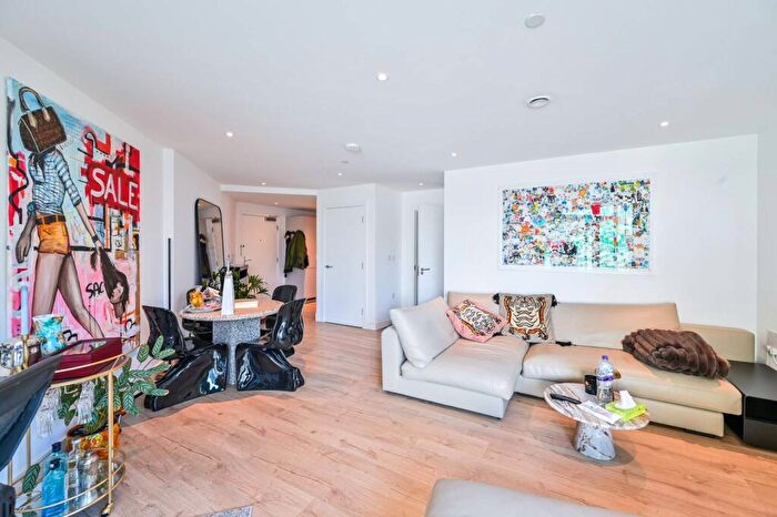 1 Bedroom Flat To Rent In Churchyard Row, Elephant And Castle, London, SE11