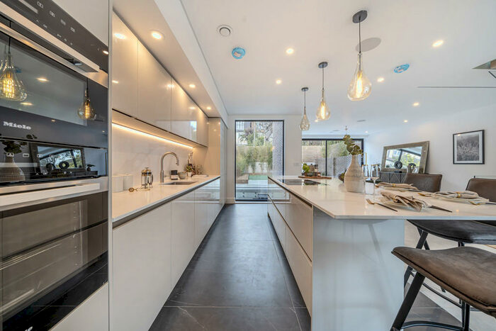 4 Bedroom Semi-Detached House To Rent In Gulliver Place, Muswell Hill, N10