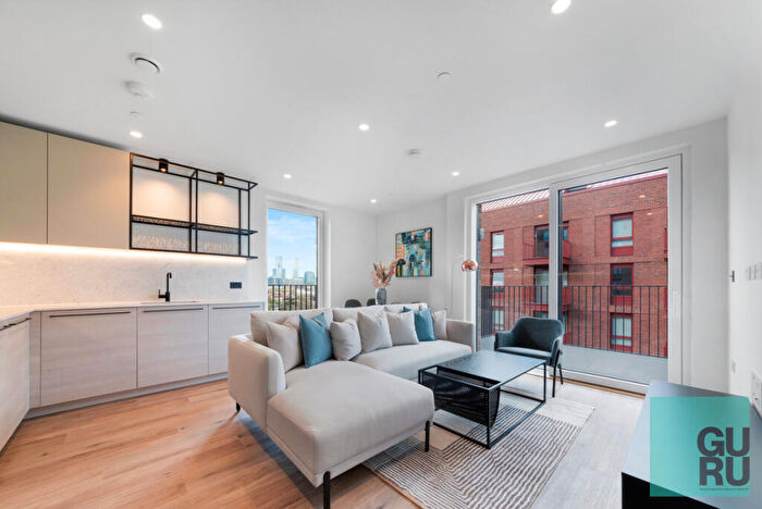 2 Bedroom Apartment To Rent In Heron Wharf, London, E14