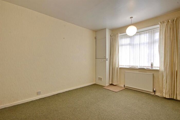 2 Bedroom Semi-Detached Bungalow For Sale In Oakdene, Cottingham, HU16