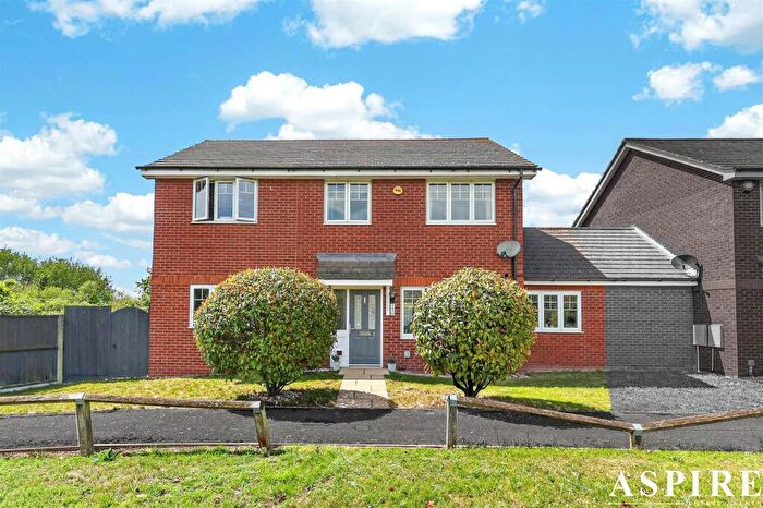 5 Bedroom Detached House For Sale In Ridgewell Grove, Hornchurch, RM12