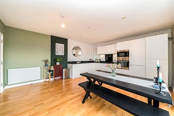 2 Bedroom Flat For Sale In Greenwich High Road, Greenwich, SE10
