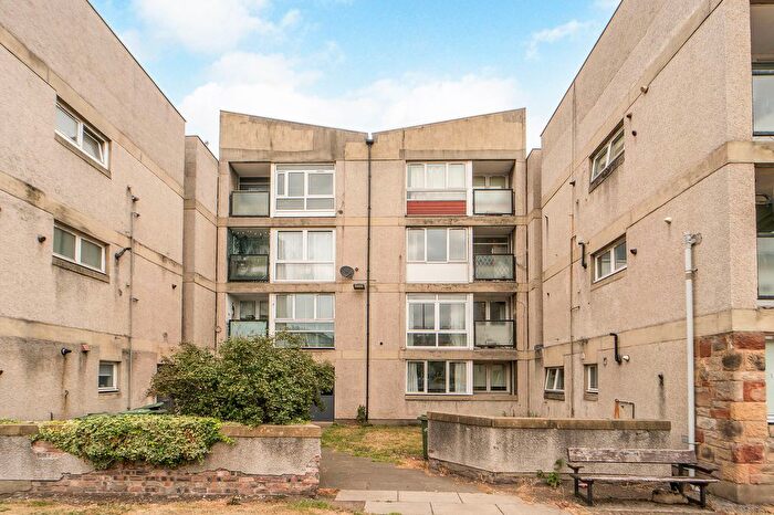 2 Bedroom Flat For Sale In E Newbigging, Musselburgh, East Lothian, EH21