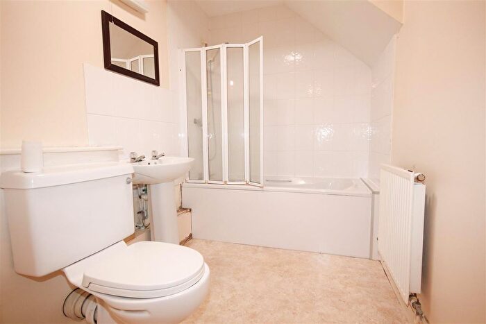 2 Bedroom Flat To Rent In Lime Grove, Rushden, NN10