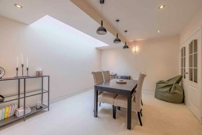 2 Bedroom Apartment To Rent In Richings Way, Richings Park, SL0