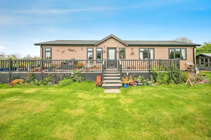 3 Bedroom Mobile/park Home For Sale In Noaks Road, Raydon, Ipswich, IP7