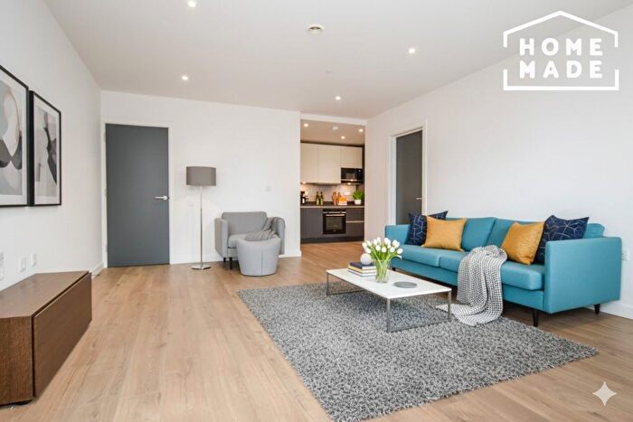 3 Bedroom Flat To Rent In Atlas House, Stratford, E20