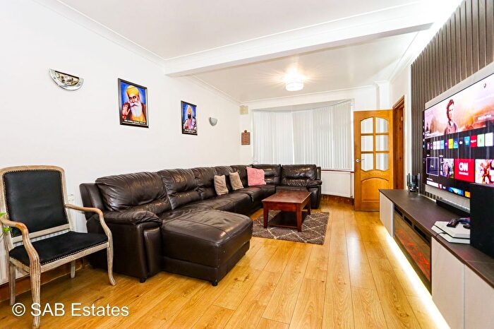 4 Bedroom Terraced House To Rent In Ascot Gardens, Southall, UB1