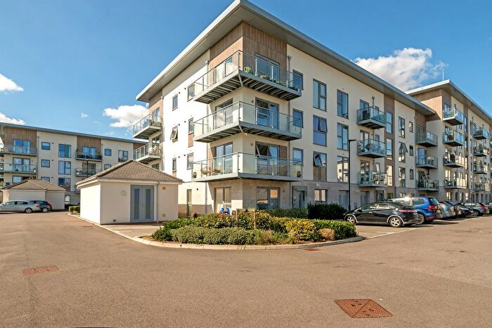 2 Bedroom Flat For Sale In Kingston Close, Maidenhead, SL6