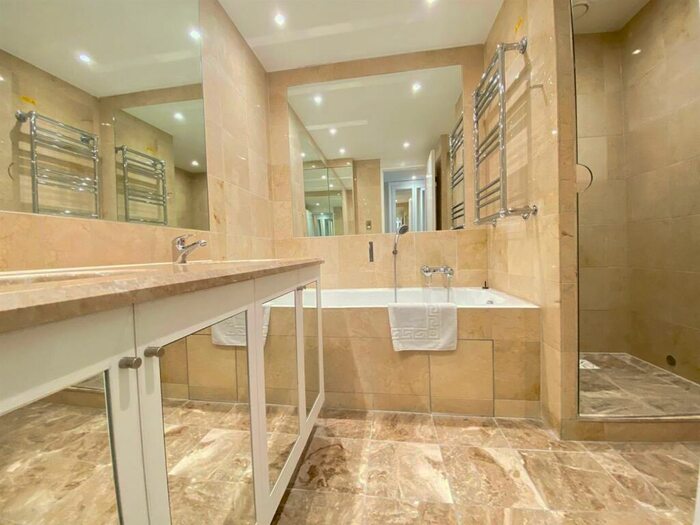 2 Bedroom Apartment To Rent In Westferry Circus, E14