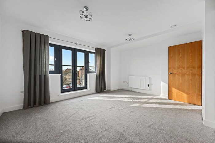 1 Bedroom Flat For Sale In London Road, Mitcham, CR4