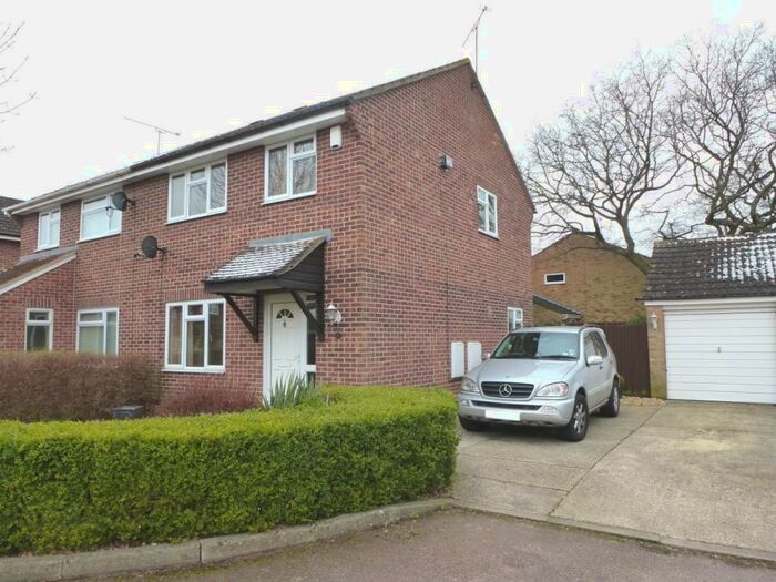 3 Bedroom Semi-Detached House To Rent In Lytham End, Tilehurst, RG31