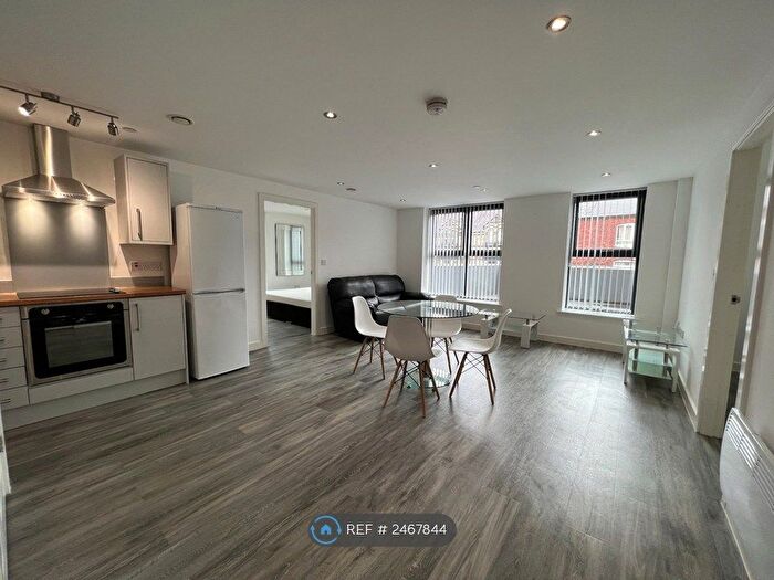 2 Bedroom Flat To Rent In Orange Grove House, Manchester, M14