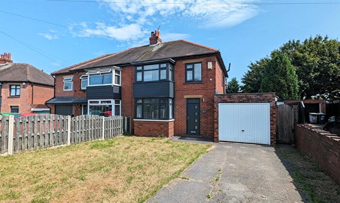 3 Bedroom Property To Rent In Eskdale Close, Dewsbury, WF12