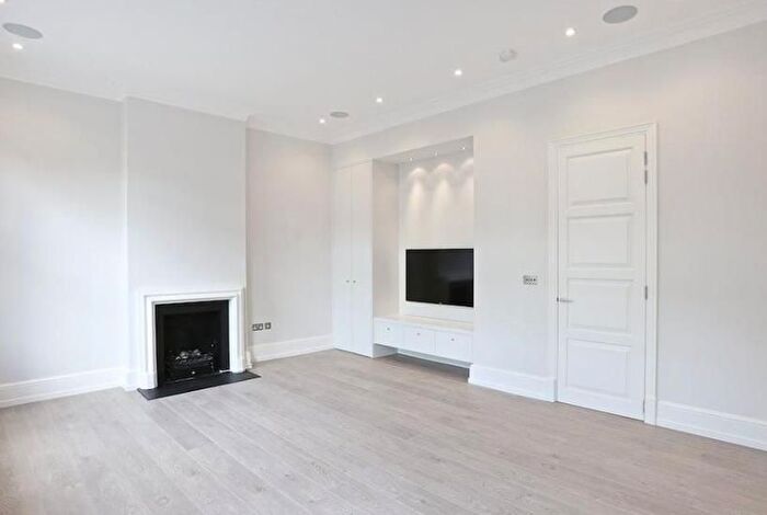 2 Bedroom Flat To Rent In Allsop Place, Marylebone, London, NW1