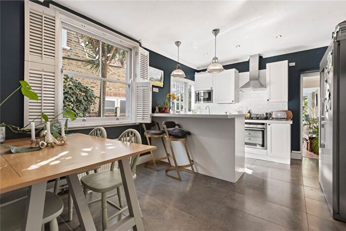 2 Bedroom Flat For Sale In Hambalt Road, London, SW4