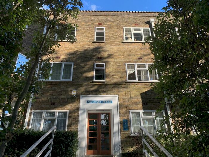 3 Bedroom Flat To Rent In Ascupart House, SO17