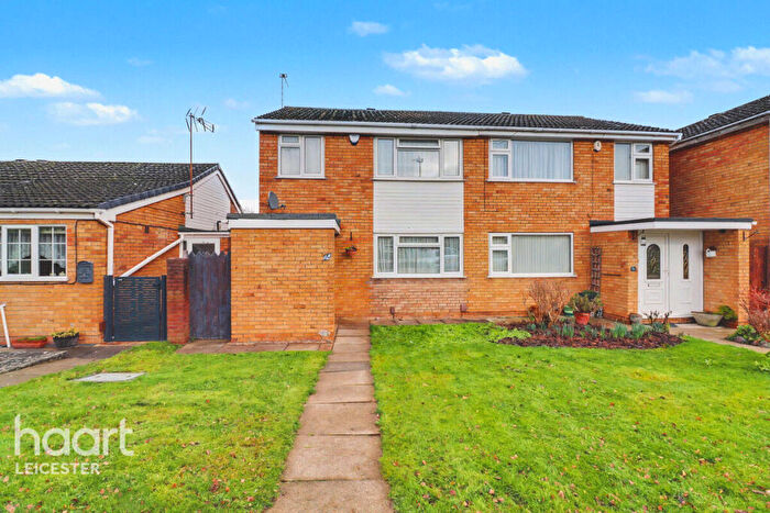 3 Bedroom Semi-Detached House For Sale In Campion Walk, Leicester, LE4