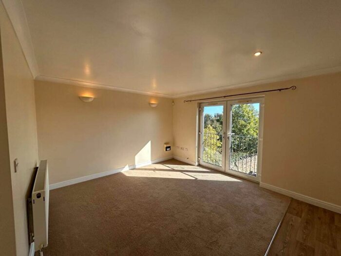 2 Bedroom Apartment To Rent In Rockingham Court, Barnsley, S71
