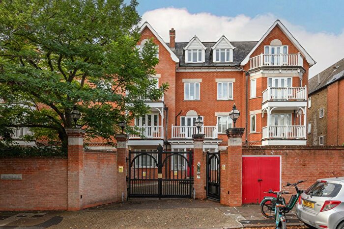 2 Bedroom Flat For Sale In Darlaston Road, Wimbledon, SW19