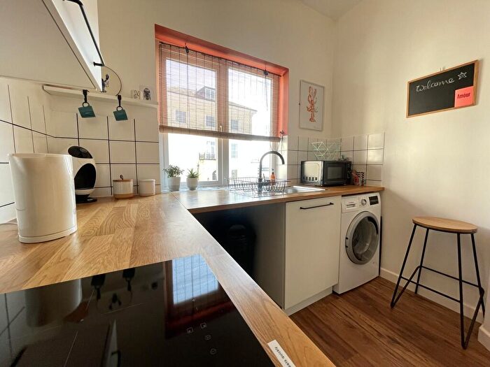 2 Bedroom Apartment To Rent In South Parade, Southsea, PO4