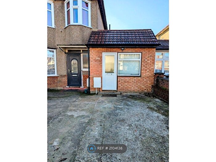 1 Bedroom Flat To Rent In Sutton Dene, Hounslow, TW3