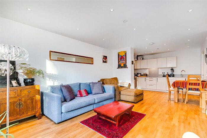 2 Bedroom Flat To Rent In Queensland Road, Holloway, N7