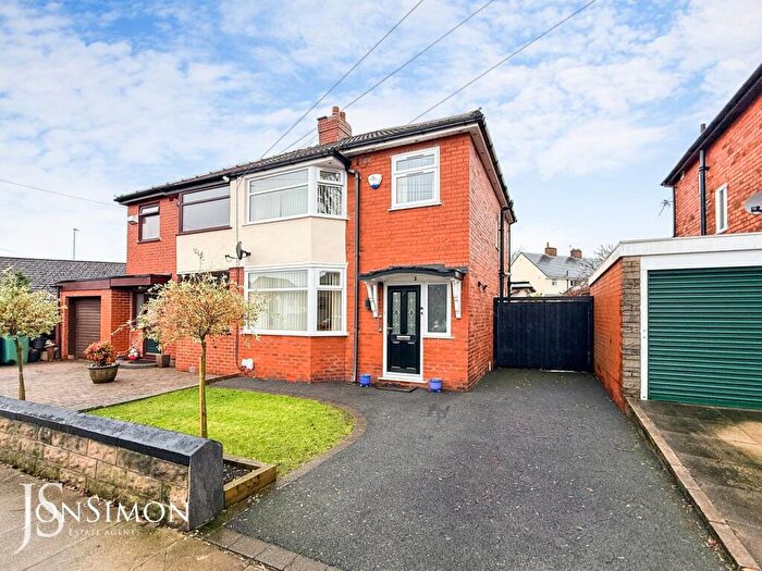 3 Bedroom Semi-Detached House For Sale In Purbeck Drive, Brandlesholme, Bury, BL8